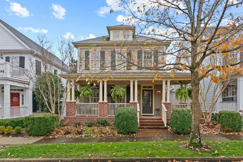 Single Family Residence in Franklin