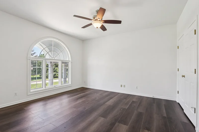 6605 Oakwood Manor Drive, Crystal Lake, Illinois, United States. - Photo 17