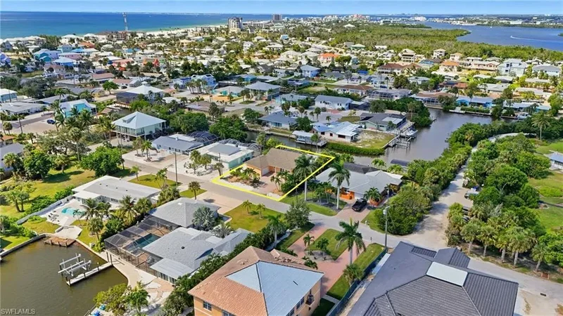 421 Connecticut ST, Fort Myers Beach, Florida, United States. - Photo 15