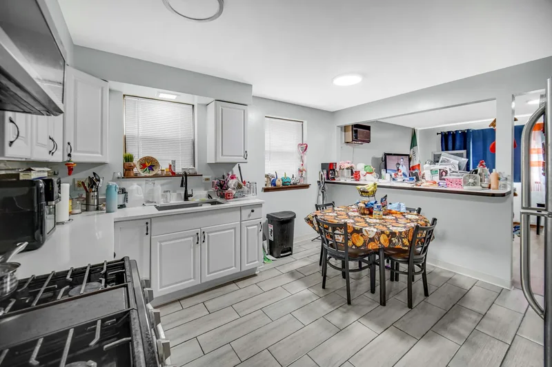 2510 N 72nd Court, Elmwood Park, Illinois, United States. - Photo 30