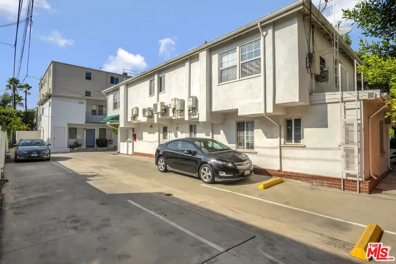 10814 Blix Street, Los Angeles, California, United States. - Photo 7