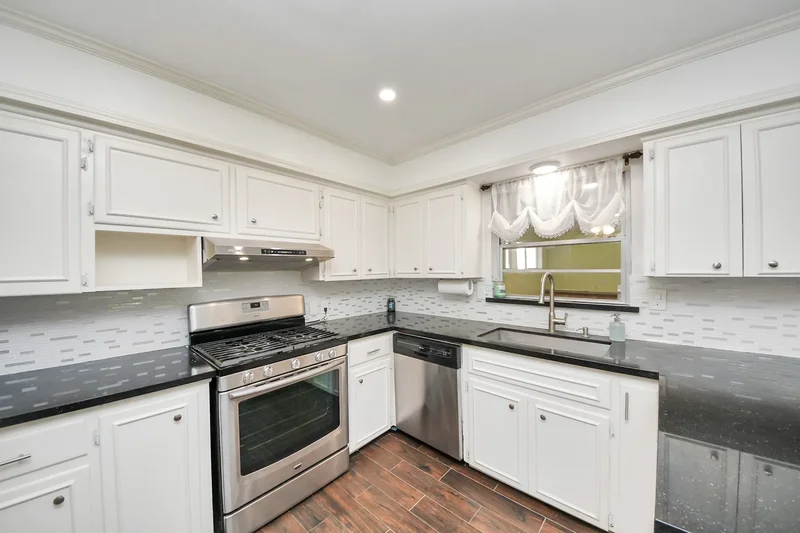 850 Pecanwood Lane, Houston, TX 77024, Houston, Texas, United States. - Photo 36