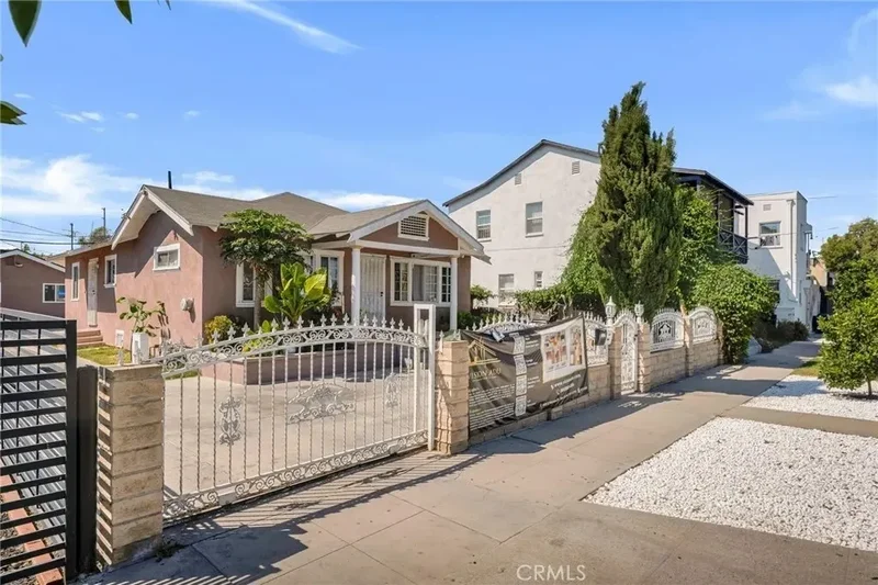 2621 Vineyard Avenue, Los Angeles, California, United States. - Photo 32