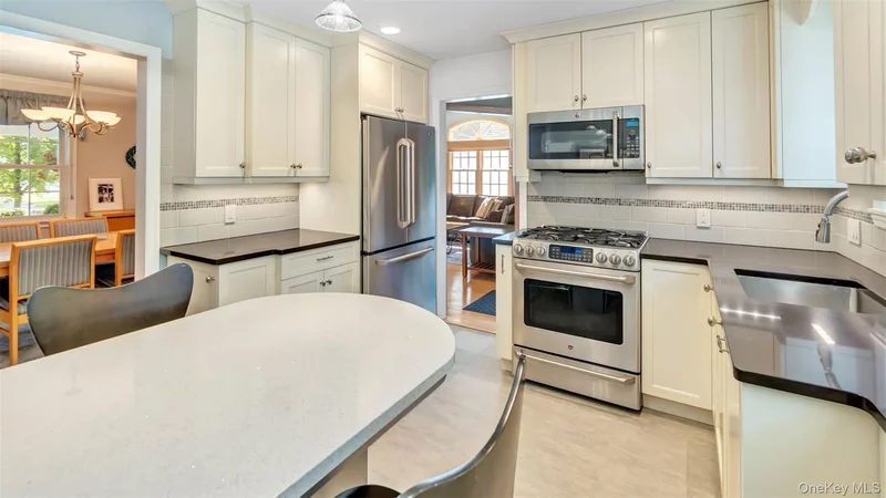 35 Carlton Street, Malverne, New York, United States. - Photo 39