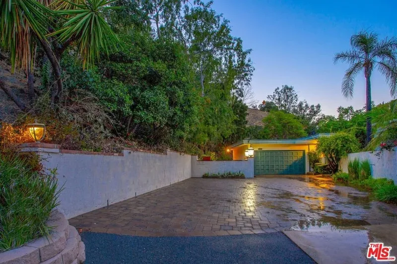 10216 Cielo Drive, Beverly Hills, California, United States. - Photo 9