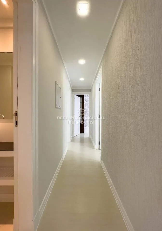 Balneário Camboriú/SC Property features: 3 bedrooms, 1 suites bathroom toilet service area room of