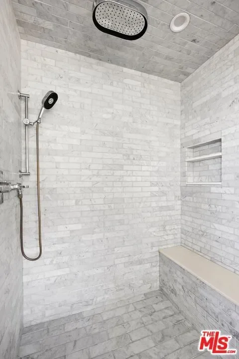 9314 Lloydcrest Drive, Beverly Hills, California, United States. - Photo 27
