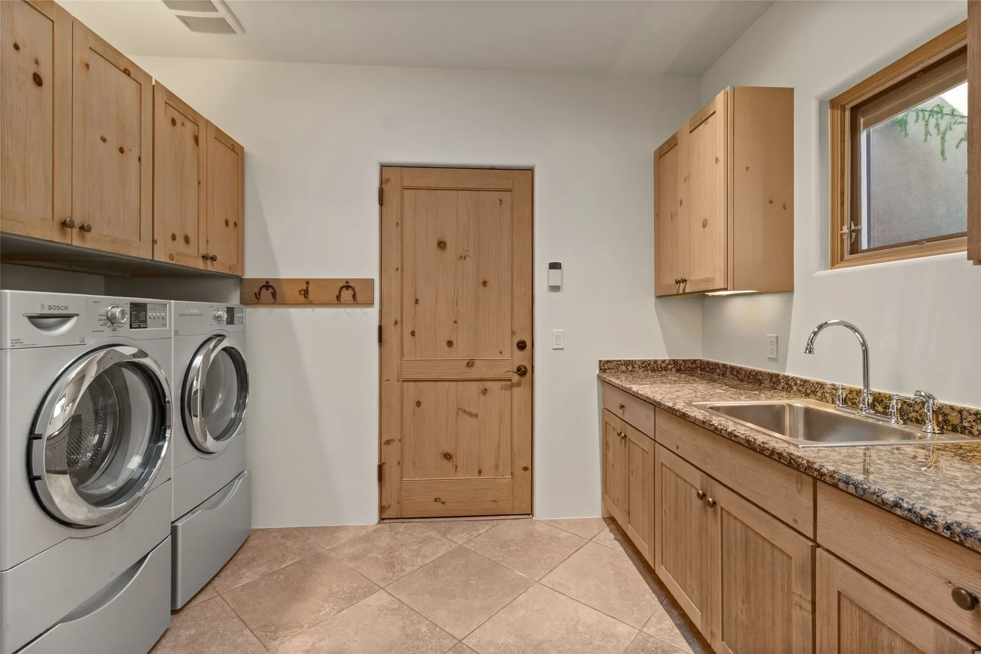 36 Paseo Aragon, Santa Fe, NM 87506, Santa Fe, New Mexico, United States. - Photo 20