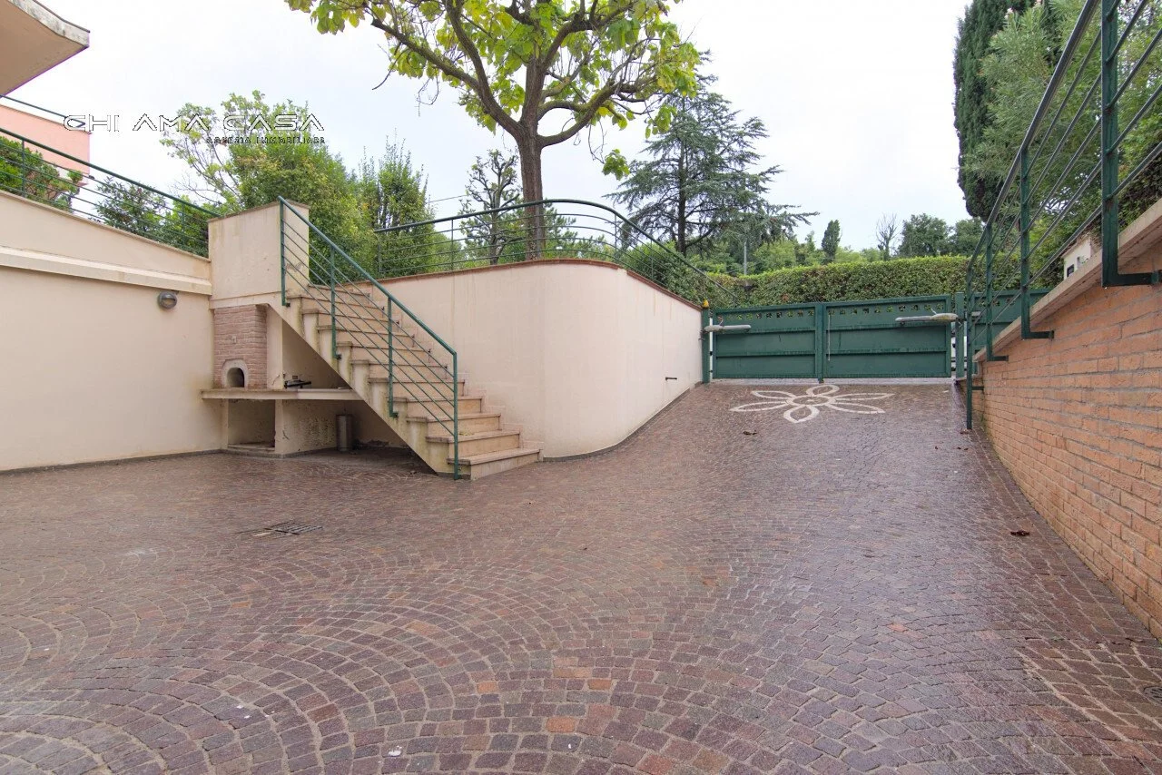 Exterior photo 7