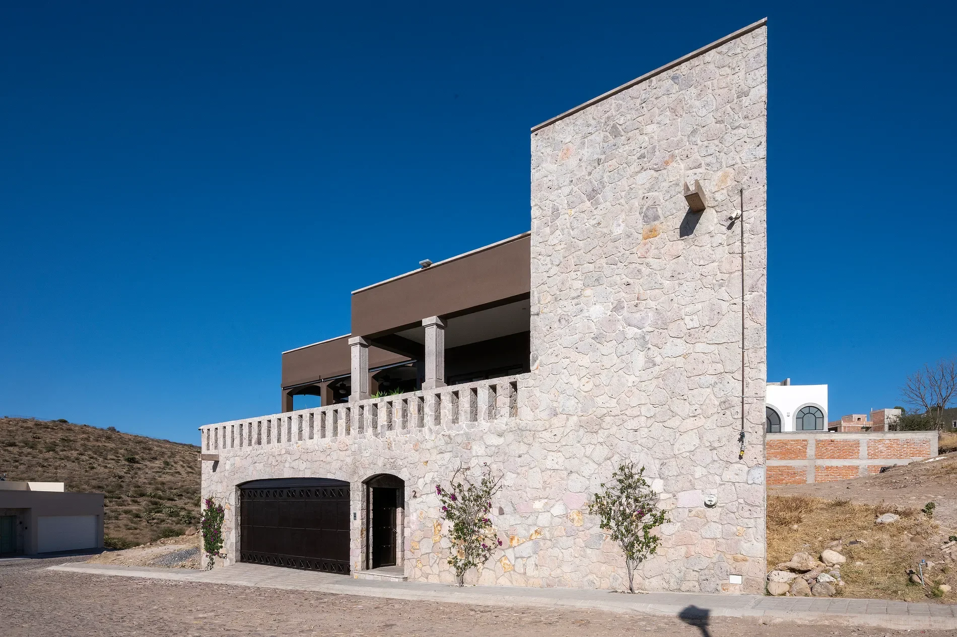 Exterior photo 2