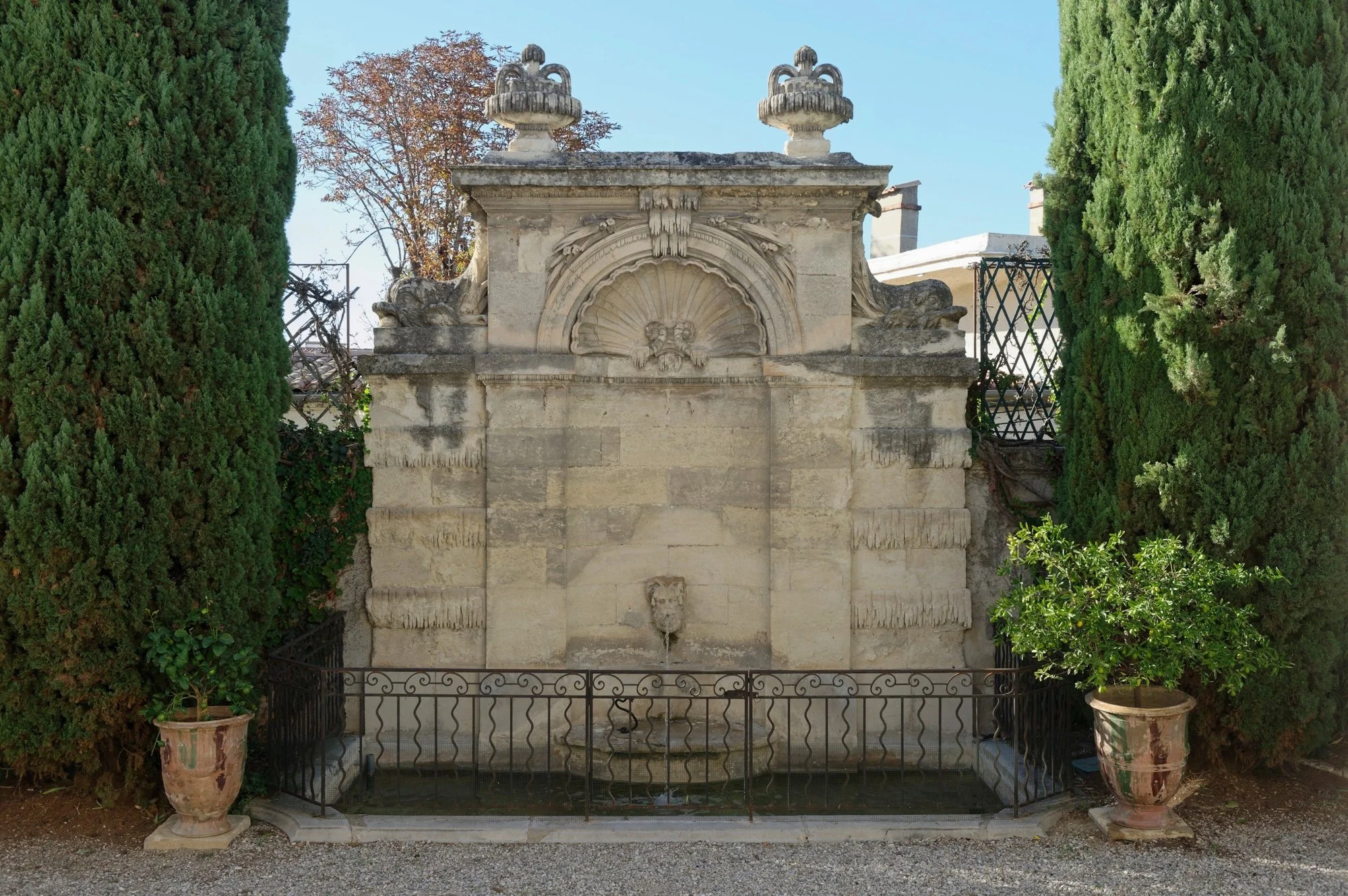 Exterior photo 9