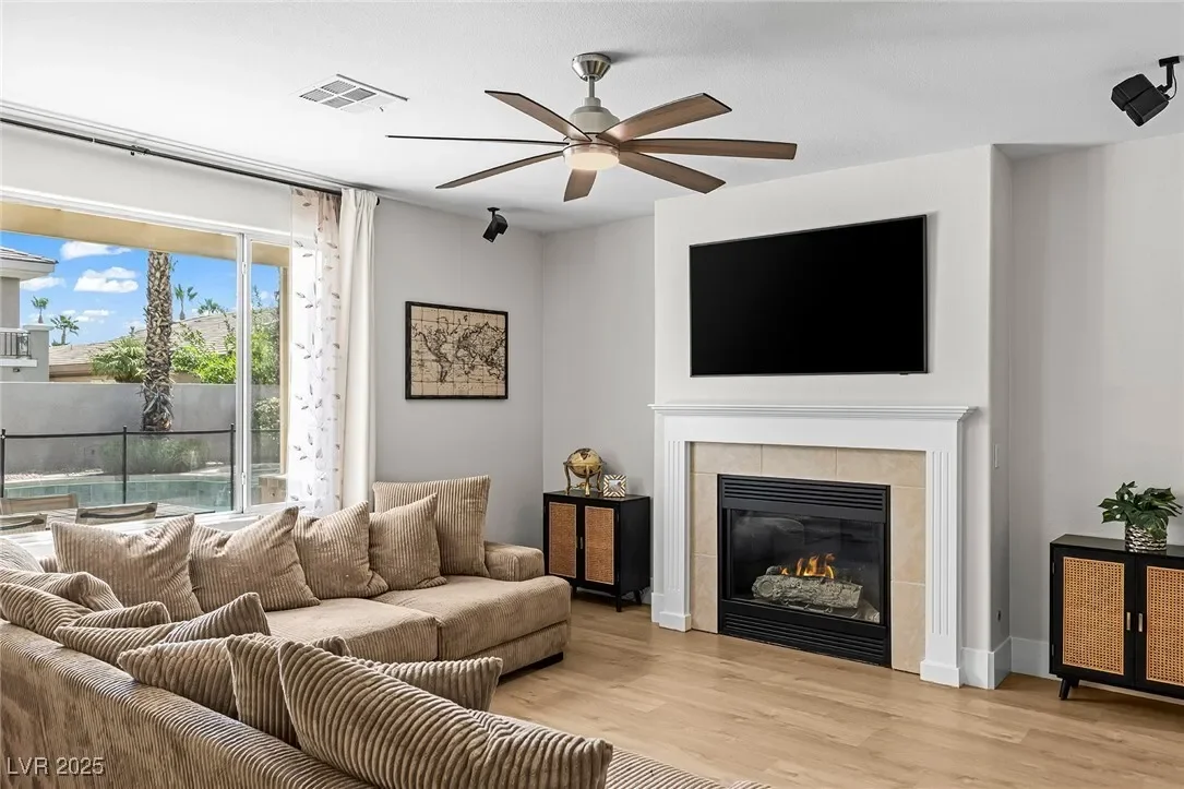 700 Pinnacle Heights Lane, Las Vegas, Nevada, United States. - Photo 13