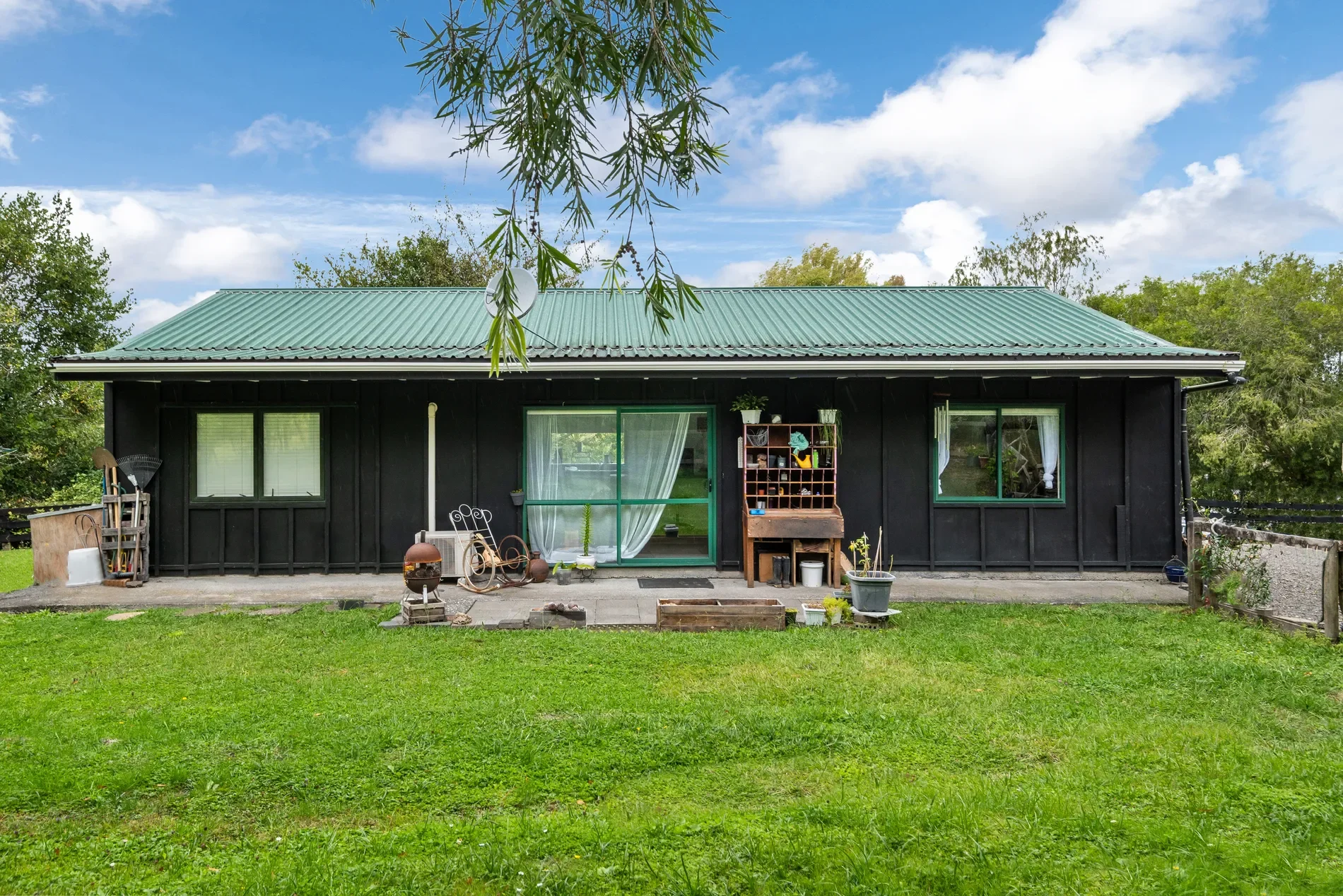 Exterior photo 5
