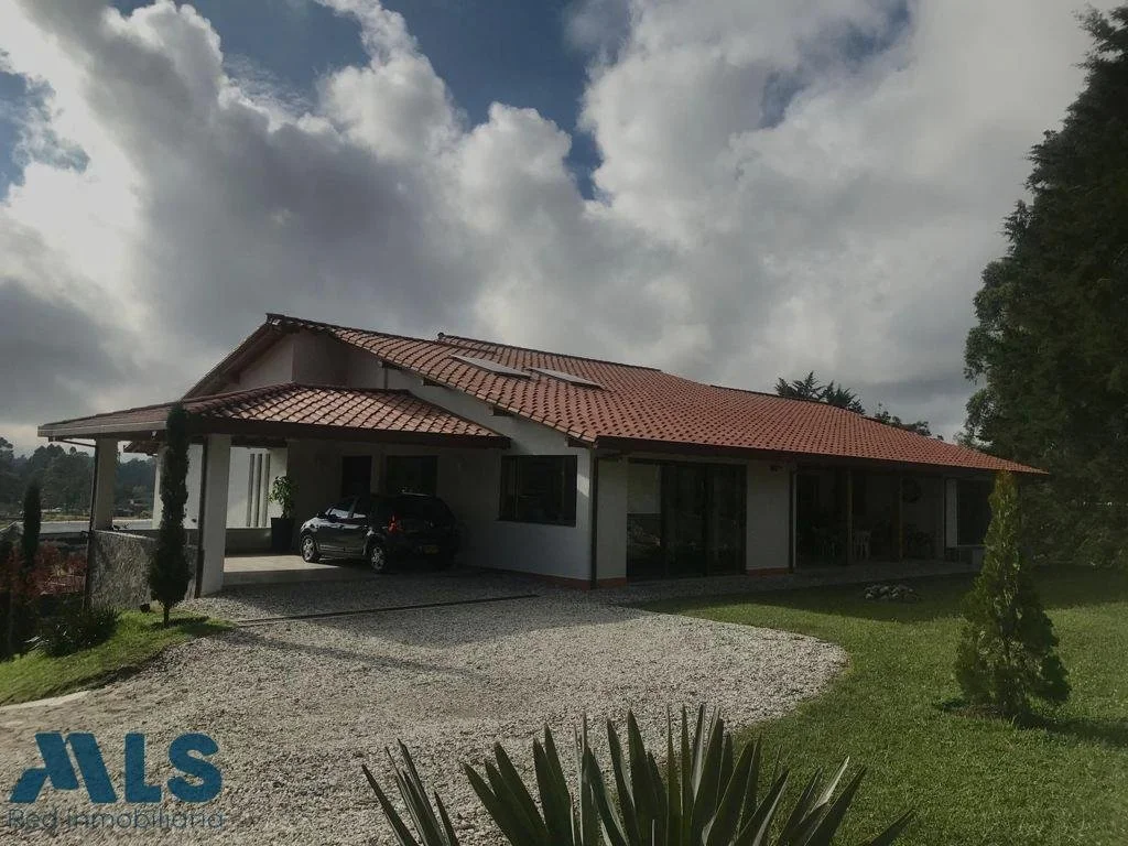 Exterior photo 6
