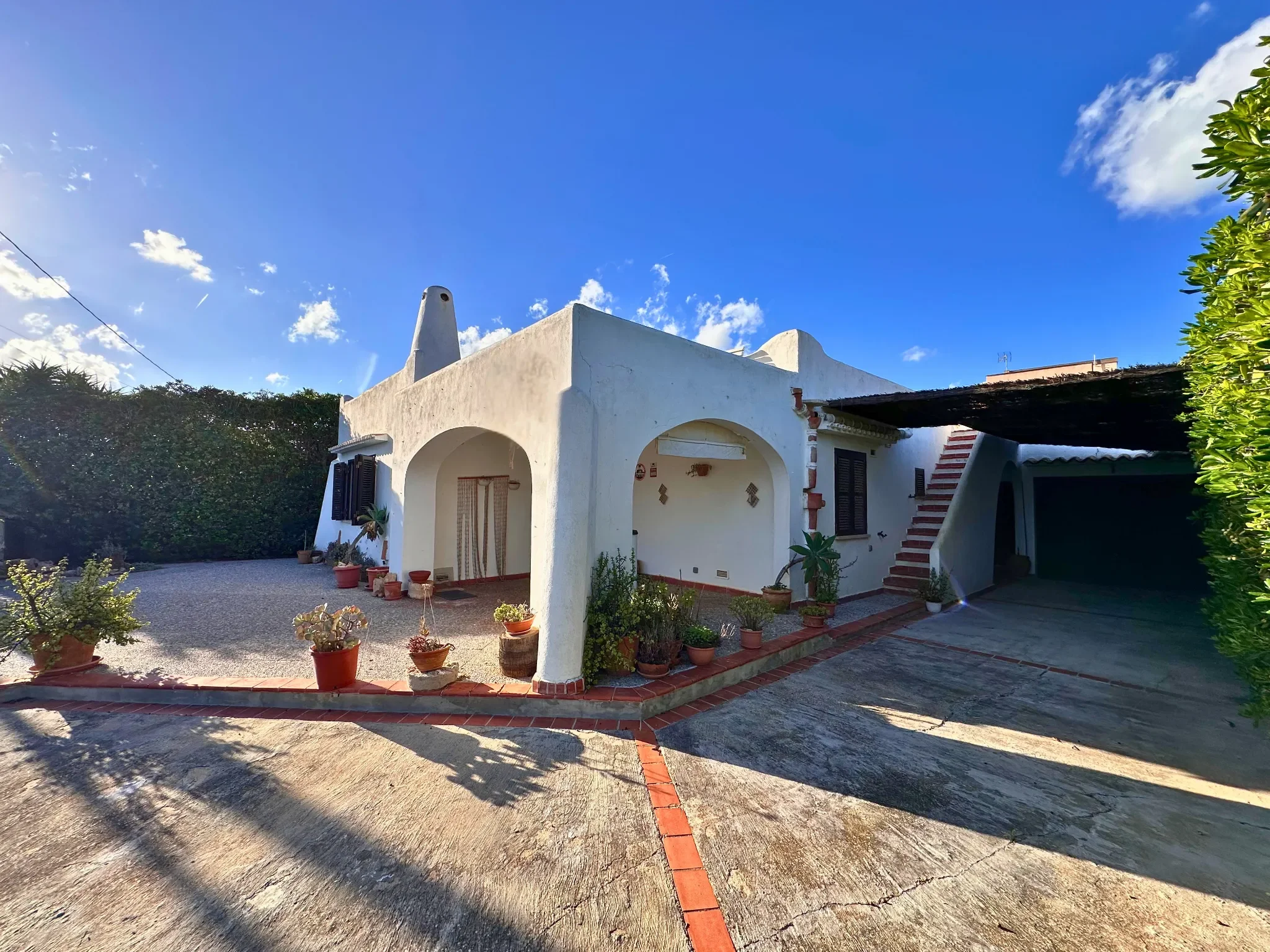 Exterior photo 3
