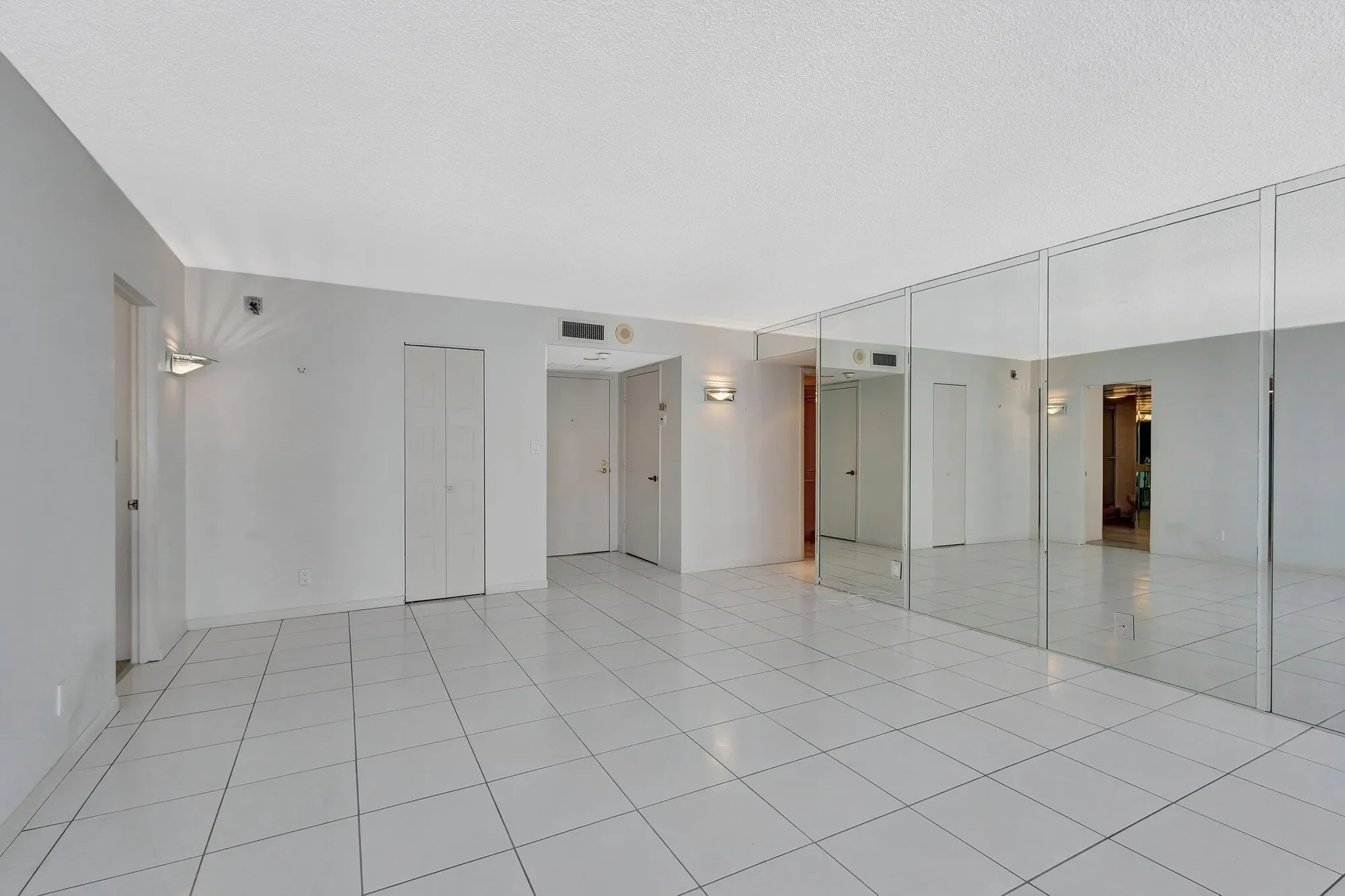 1010 S Ocean Boulevard, Hillsboro Beach, Florida, United States. - Photo 12