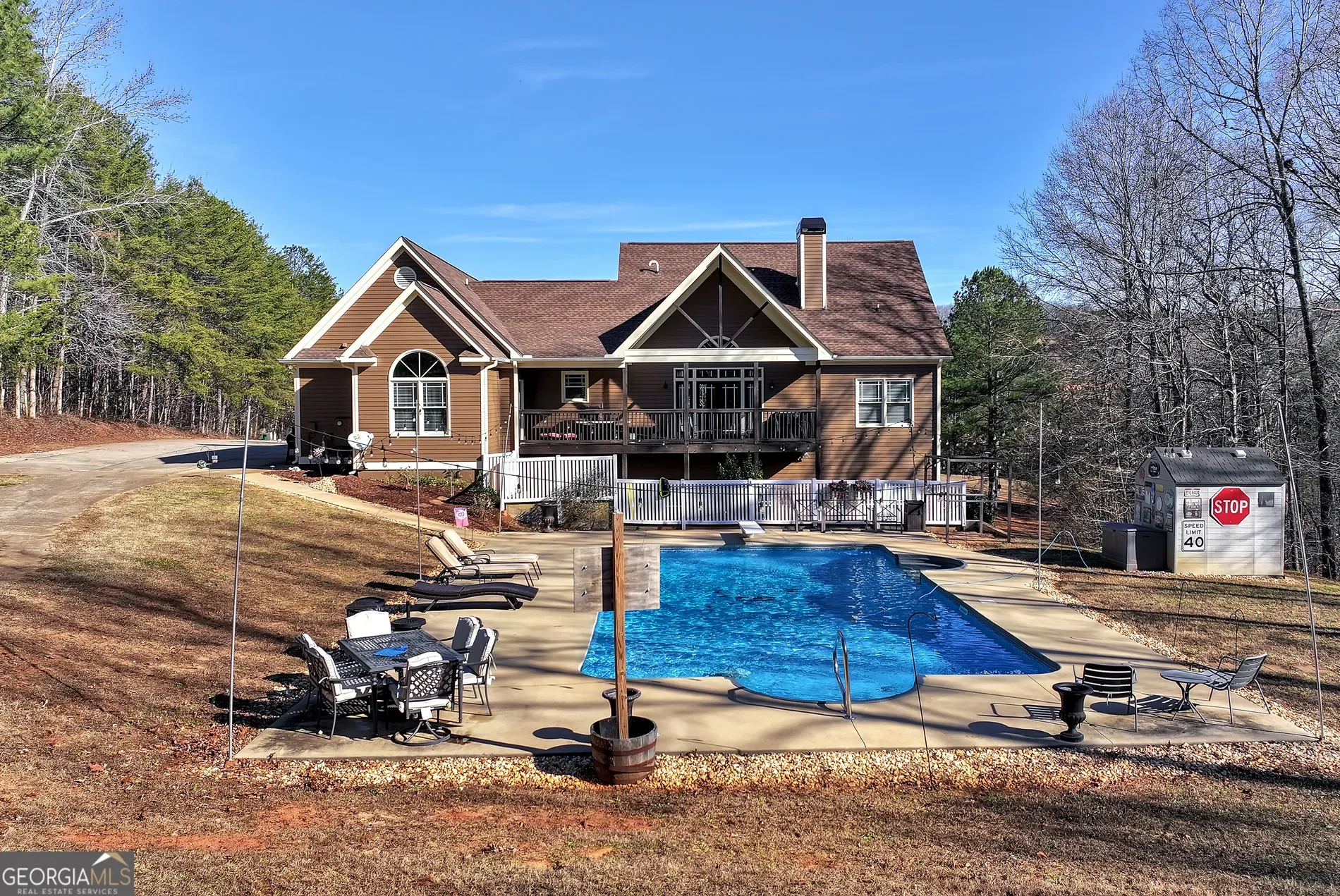 Exterior photo 7