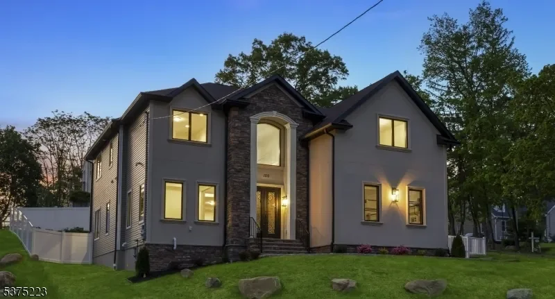 5 Bedrooms Single Family Detached