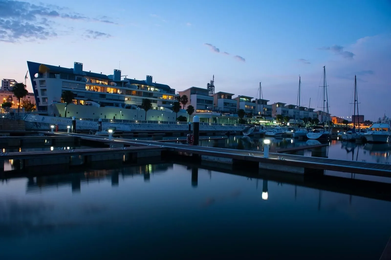 2 bedroom apartment overlooking the Marina and Tagus River – Parque das Nações