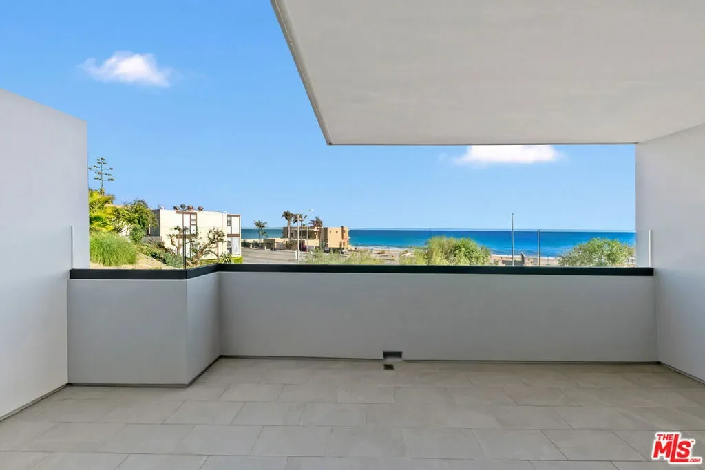 22065 Pacific Coast Highway 7, Malibu, California, United States. - Photo 33