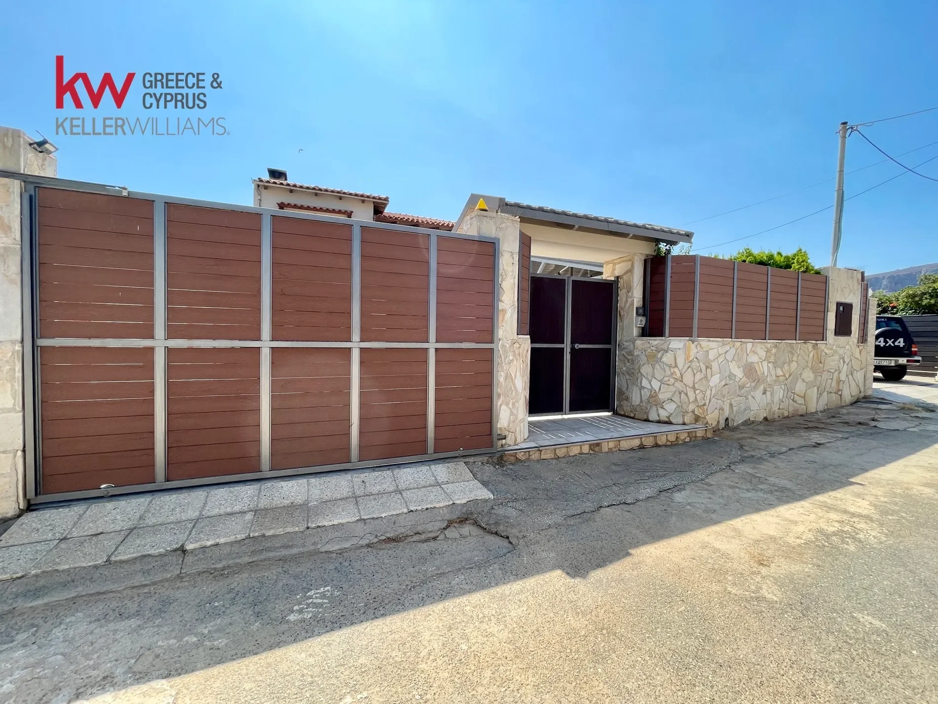 Exterior photo 6