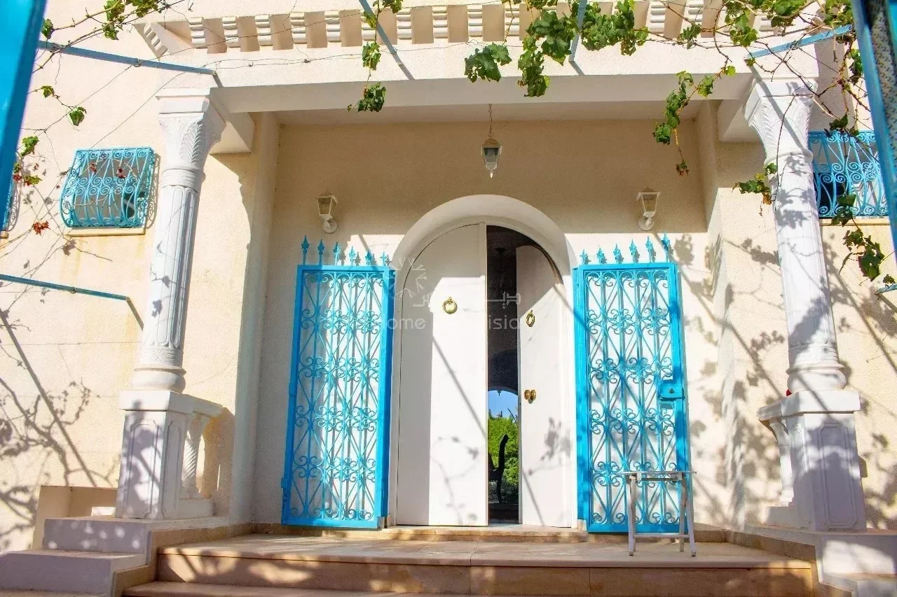 Exterior photo 4