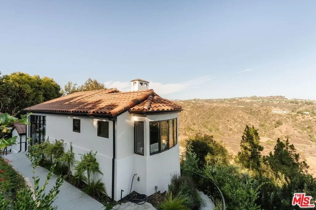 1648 Summitridge Drive, Beverly Hills, California, United States. - Photo 5