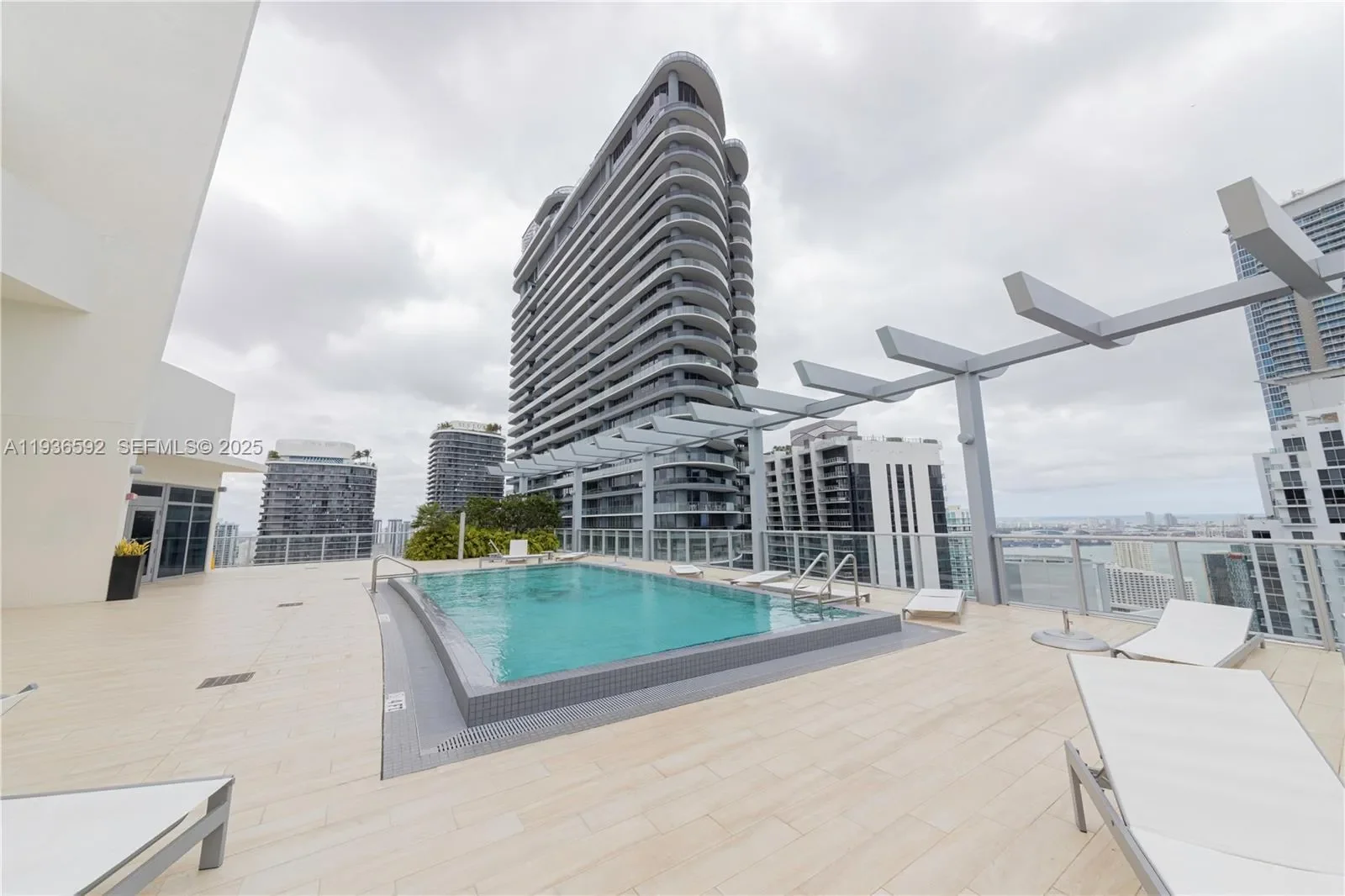 Exterior photo 10