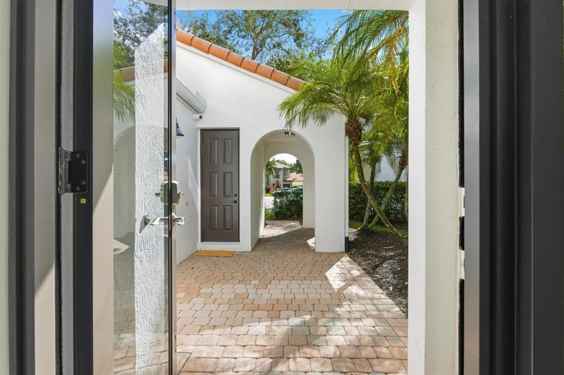 1727 Nature Court, Palm Beach Gardens, Florida, United States. - Photo 4