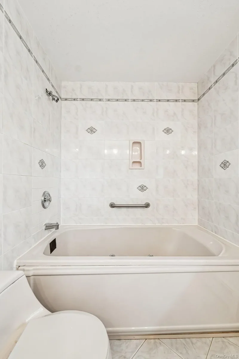 9 Princeton Drive, Plainview, NY, 11803, USA, Plainview, New York, United States. - Photo 10
