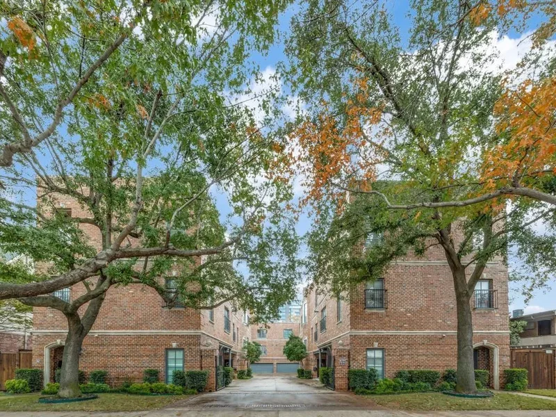 Condominium in Dallas