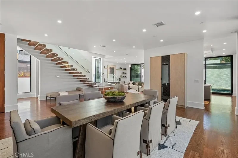 14519 Greenleaf Street, Los Angeles, California, United States. - Photo 10