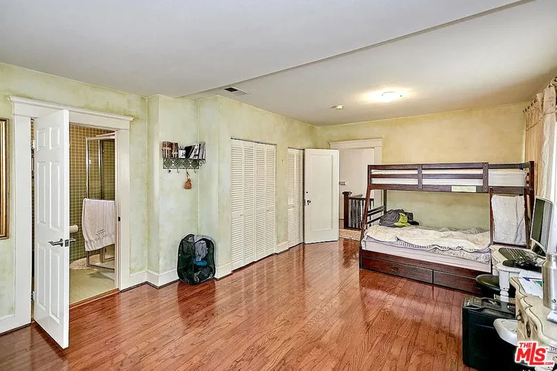 450 S Serrano Avenue, Los Angeles, California, United States. - Photo 12