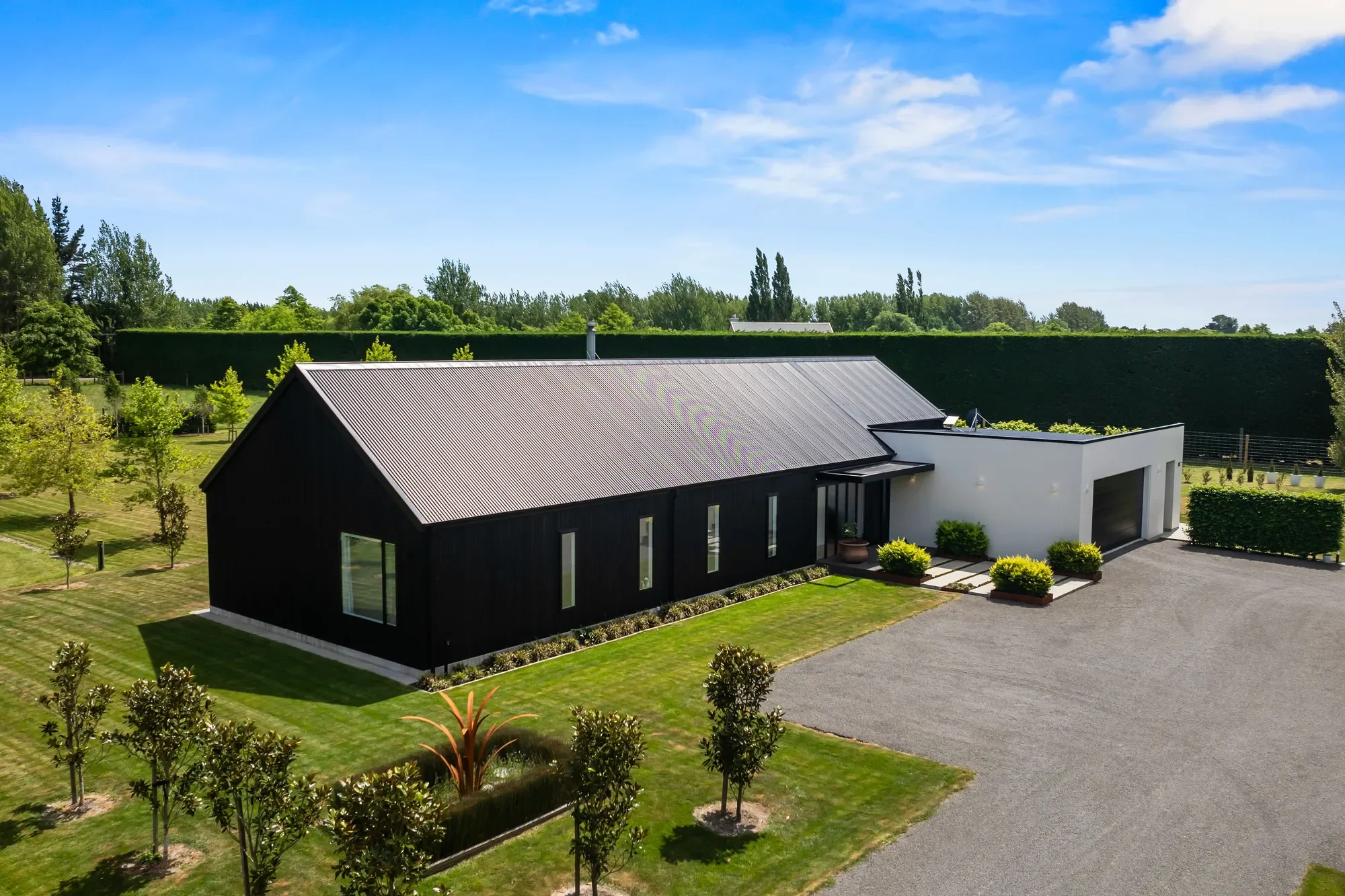 Exterior photo 4