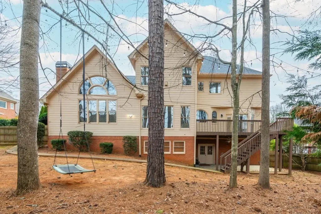 Exterior photo 4