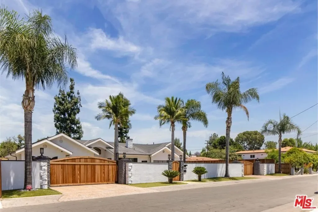 22623 Califa Street, Los Angeles, California, United States. - Photo 24
