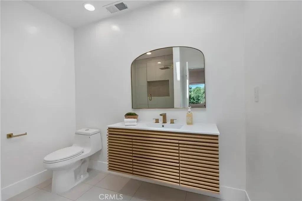 16430 Dorado Drive, Los Angeles, California, United States. - Photo 18