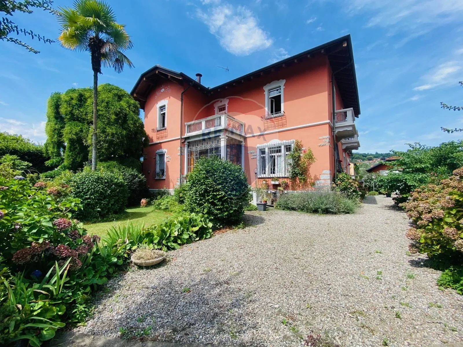 Corso Cairoli, Intra, Piedmont, Italy. - Photo 16