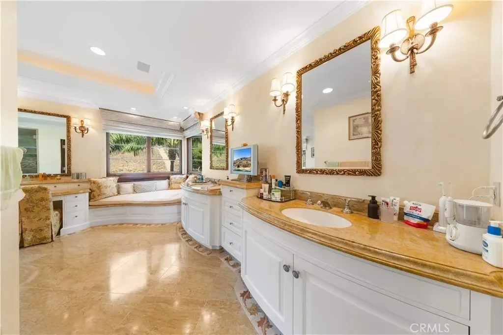 64 Laurel Drive, Rolling Hills, California, United States. - Photo 31