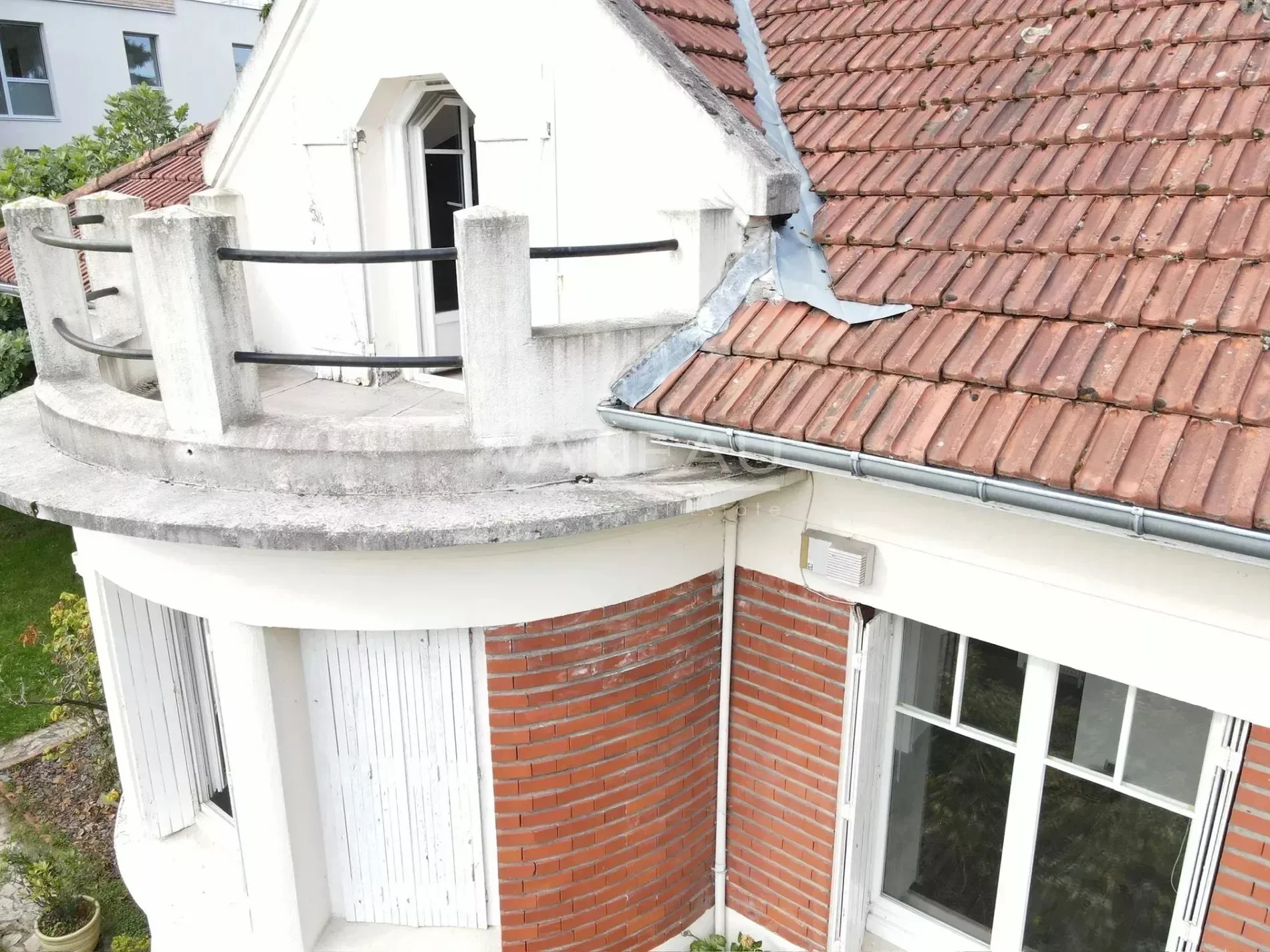 Exterior photo 4