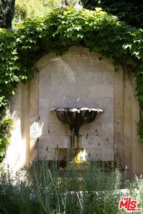1160 Chantilly Road, Los Angeles, California, United States. - Photo 3
