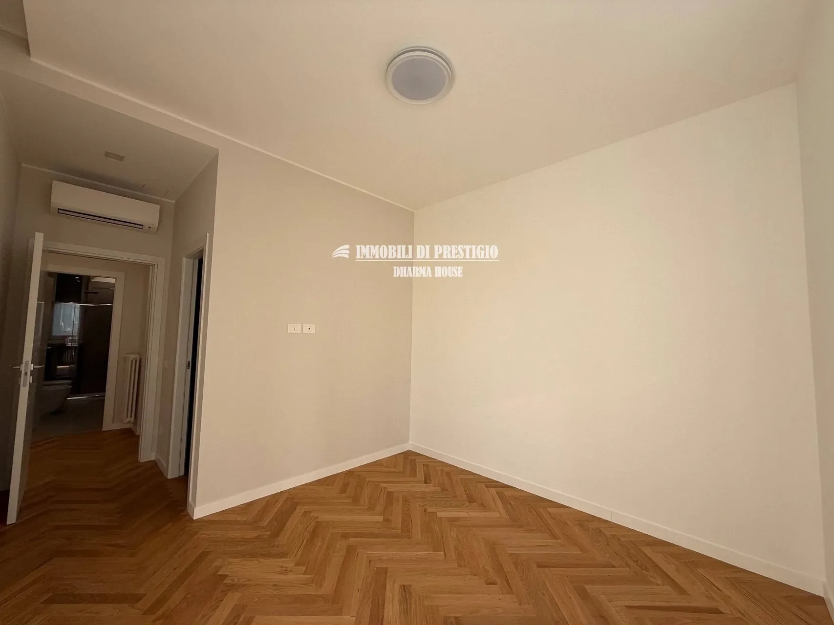 MILAN VIA LAZZARONI, SALE OF RENOVATED THREE-ROOM APARTMENT