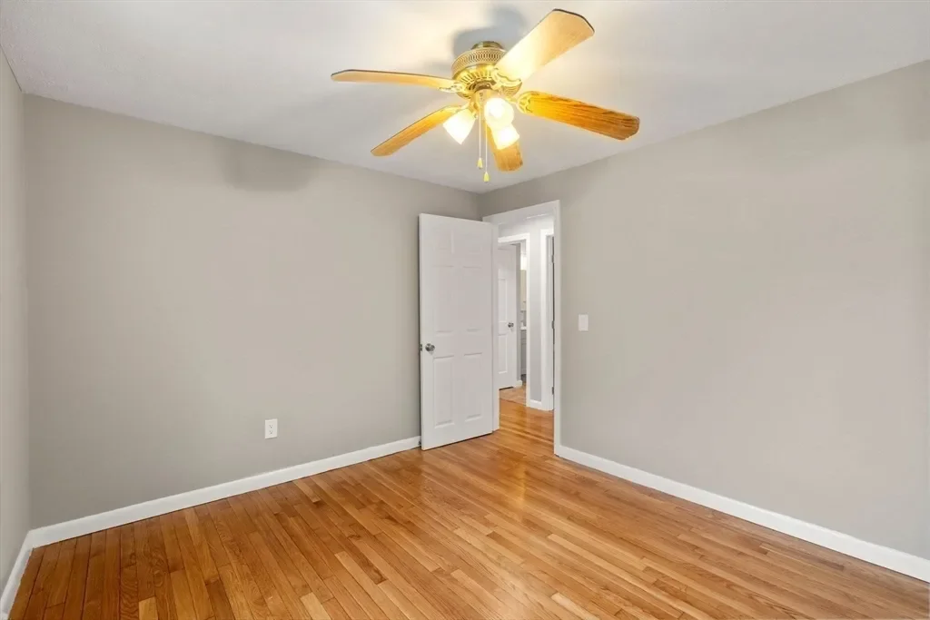 130 Old Barnstable Rd, Falmouth, Massachusetts, United States. - Photo 33