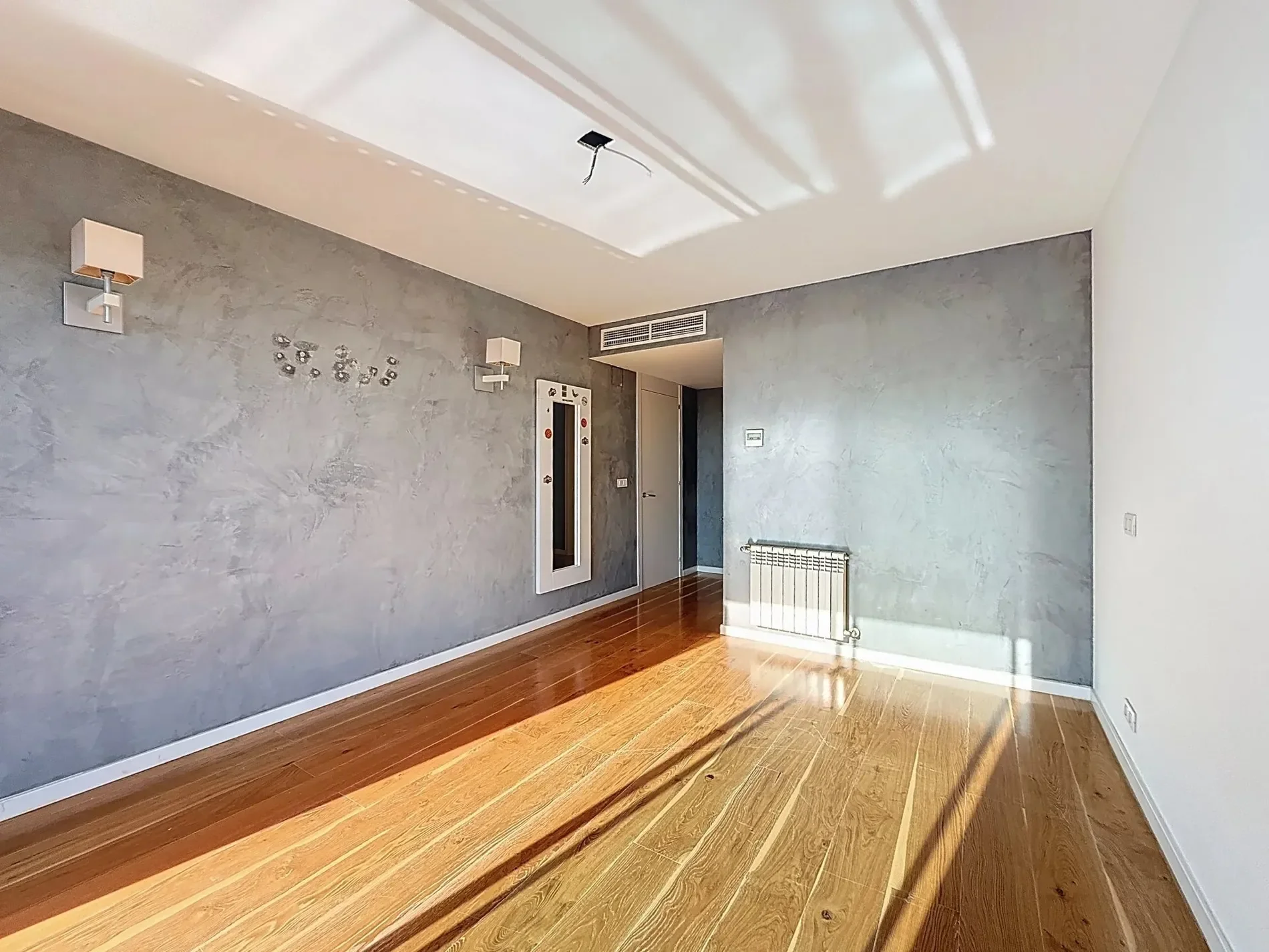 Detached house next to the golf course with sea views