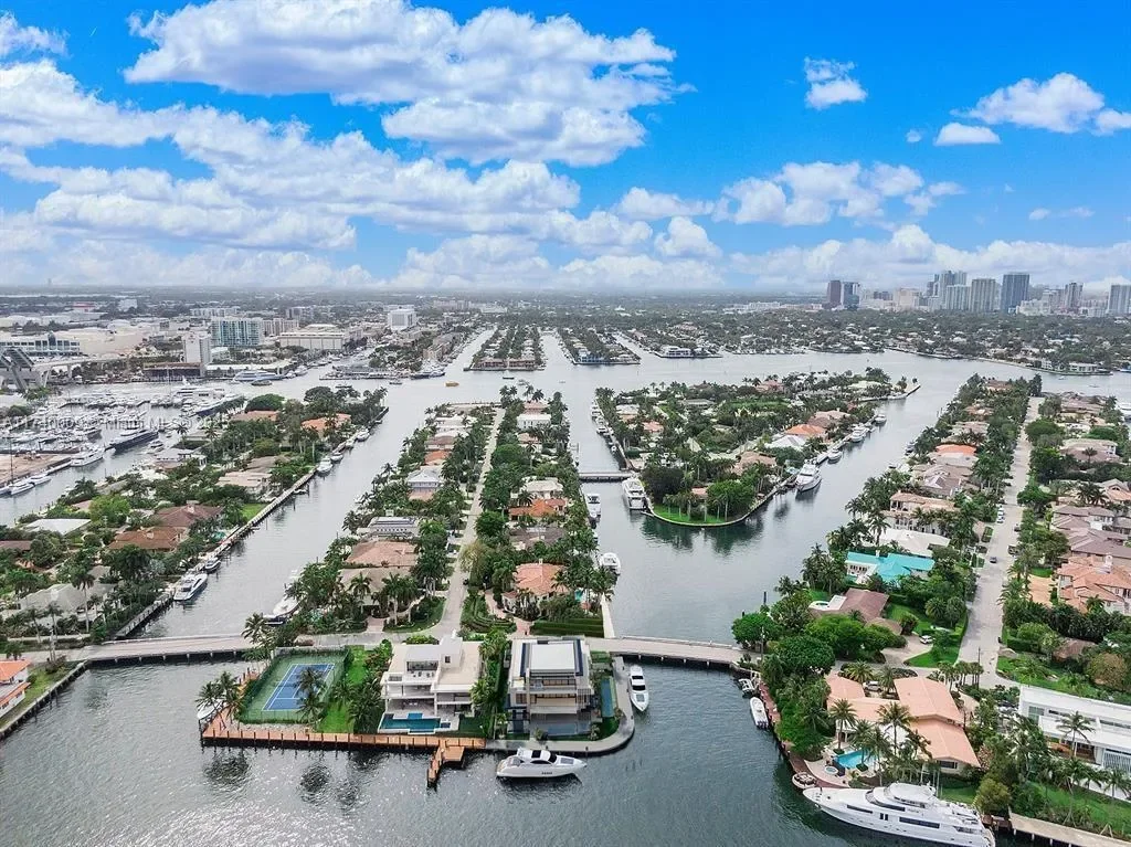 1400 W Lake Dr, Fort Lauderdale, Florida, United States. - Photo 3