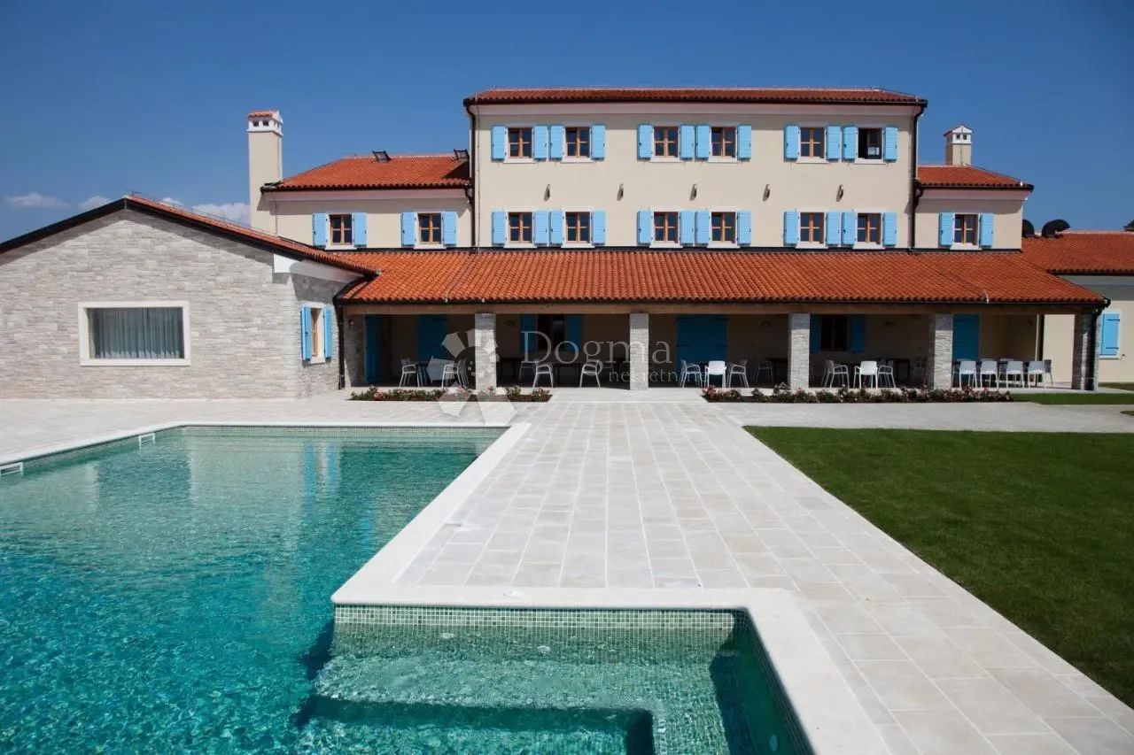 Exterior photo 10