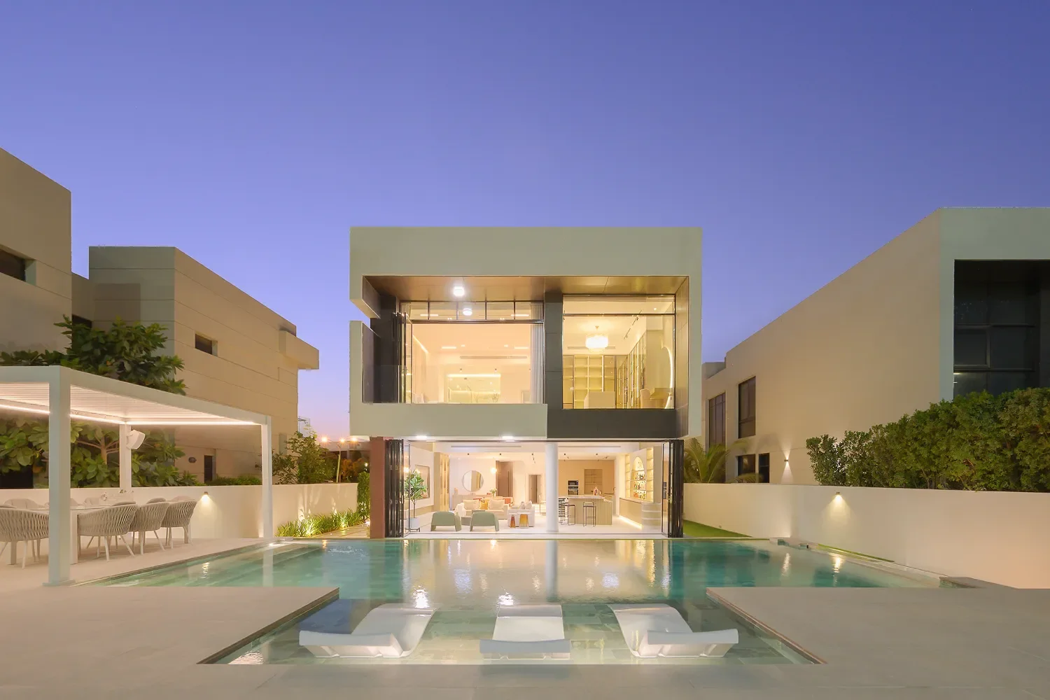 Exterior photo 2