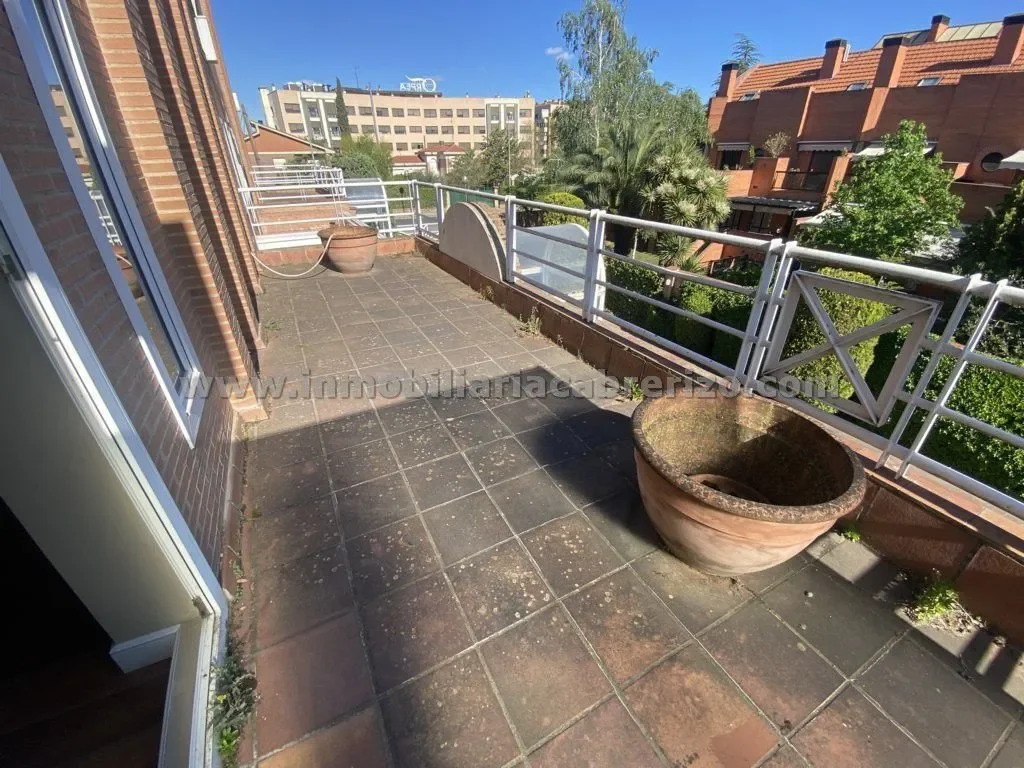 Exterior photo 8