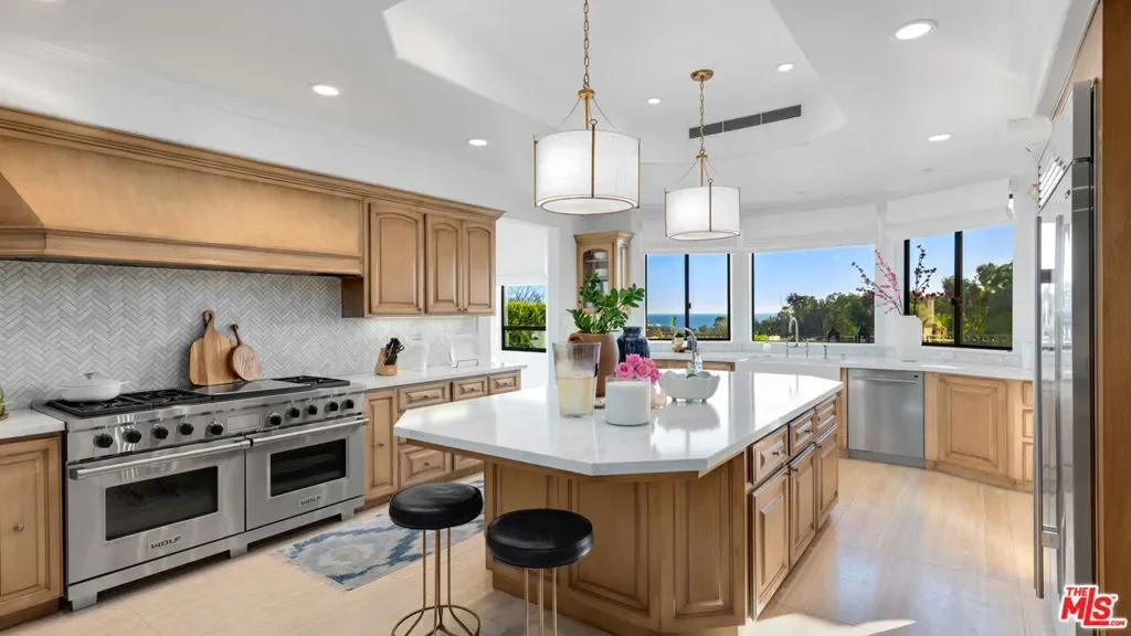 6110 Merritt Drive, Malibu, California, United States. - Photo 6