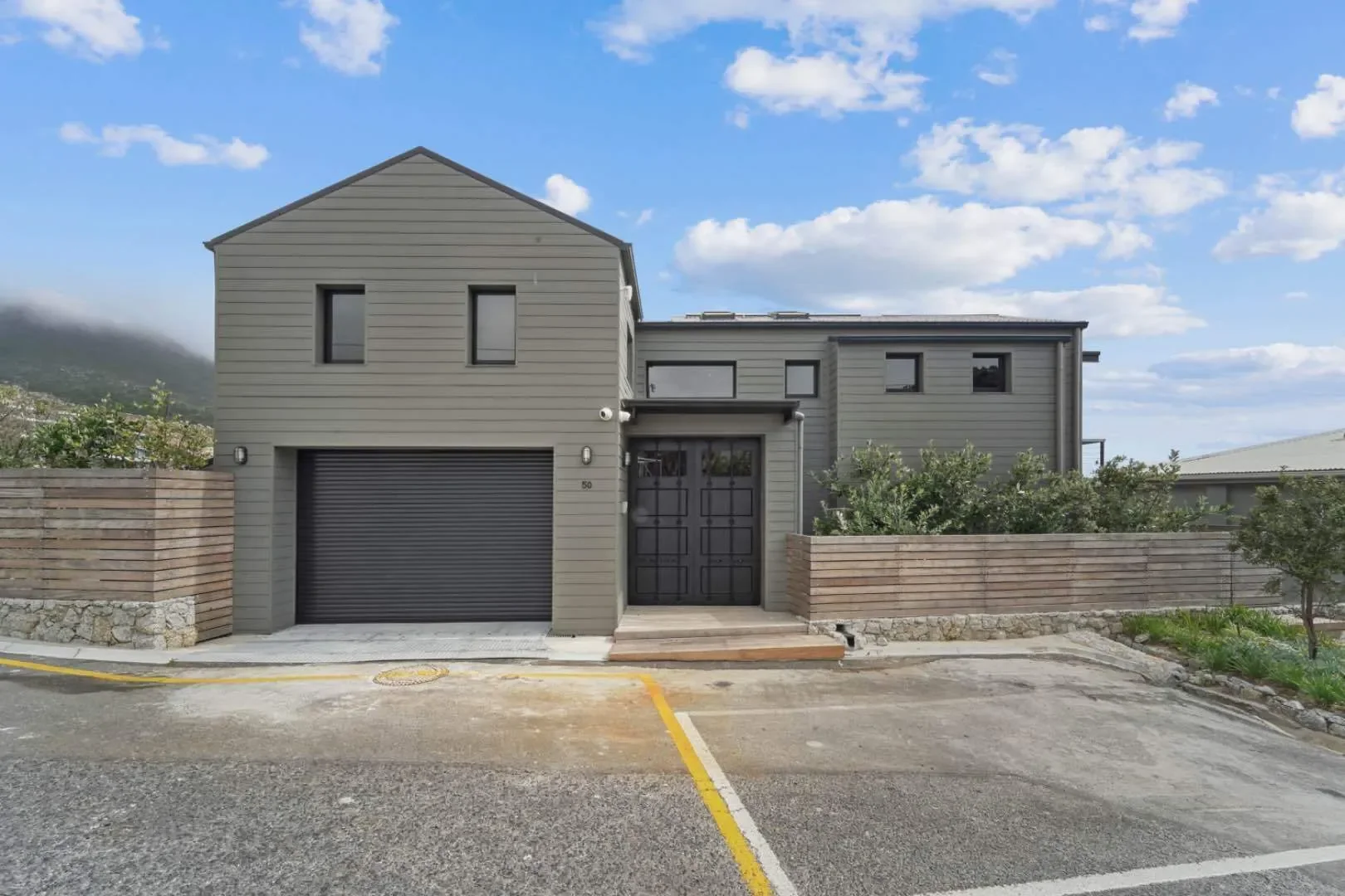 Exterior photo 7
